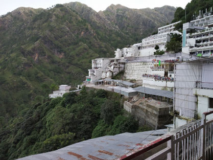 You are currently viewing Vaishno devi mandir || भक्ति और सुंदरता की पराकाष्ठा वैष्णो देवी || best no.1 powerful place