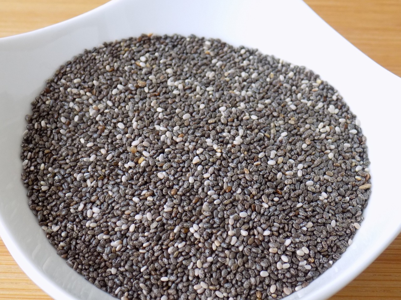 Read more about the article Chia seeds benefits || चिया सीड्स के ये फायदे जानकर चौंक जाएंगे || best no.1 booster